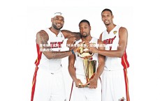 壹号娱乐官网-巅峰对决引爆赛场，双雄鏖战至最后一刻，经典战役载入史册